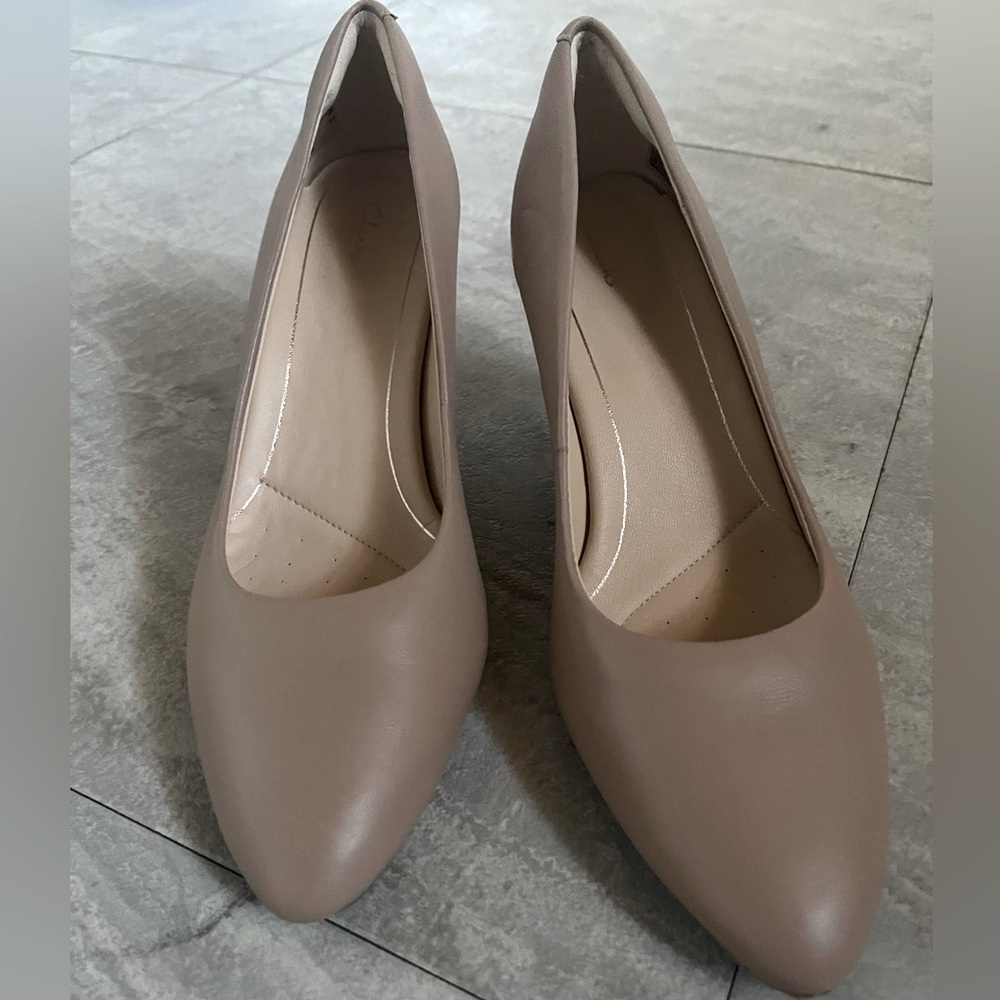 Like New Clarks pumps